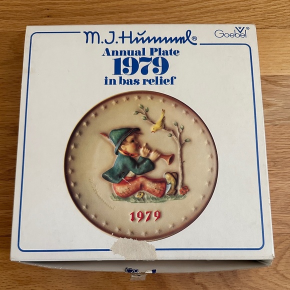 1979 Annual Hummel Plate MJ Hummel Boy Playing Horn Yellow Bird Includes Box - Picture 10 of 15